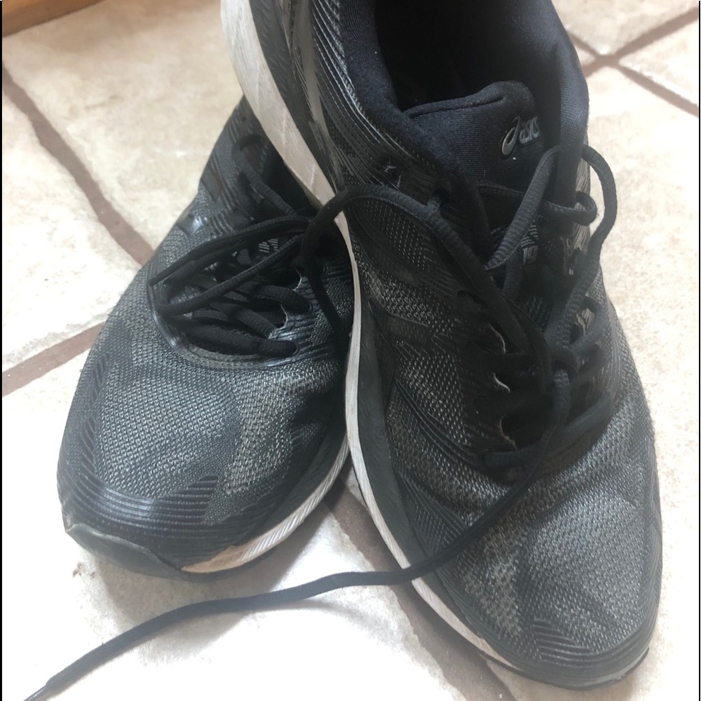 Athletic shoes